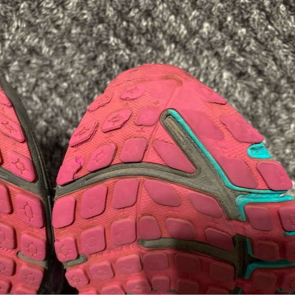 Brooks Women's Adrenaline GTS 17 Running Shoe size 9 NARROW. - Picture 7 of 10